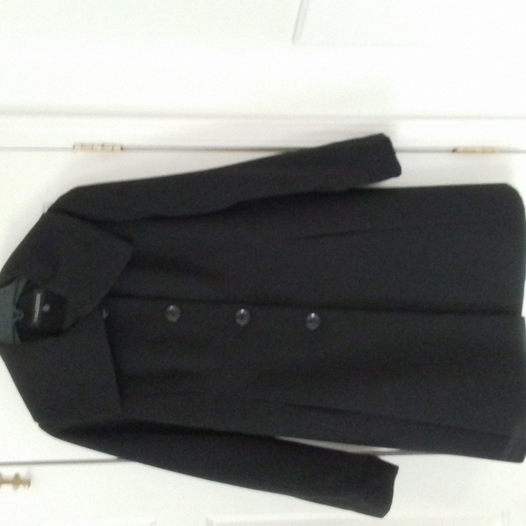 Knee length Black coat - Picture 1 of 4